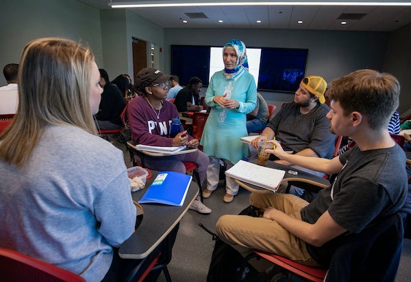 Dr. Betul Bilgin teaching undergraduate chemical engineering students